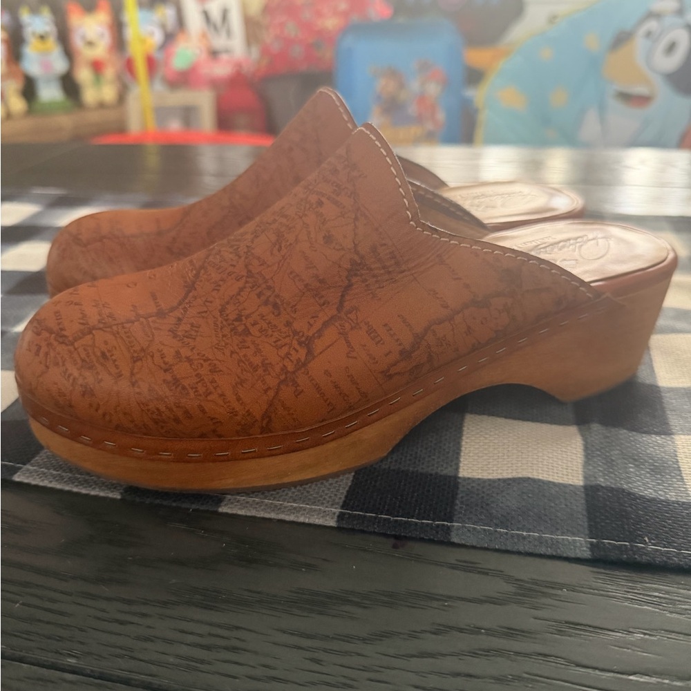Ladies Patricia Nash Leather Italian Mule size 8 very gently worn.